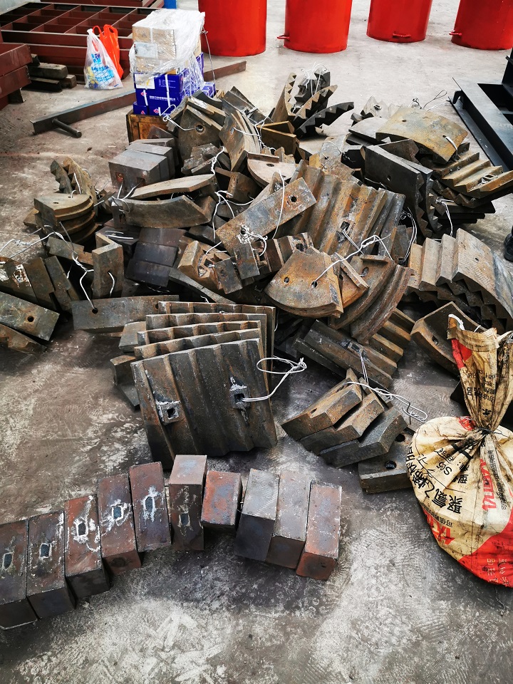 Vertical shaft broken parts.jpg Vertical shaft broken parts.jpg